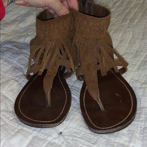 Minnetonka women’s fringe sandals